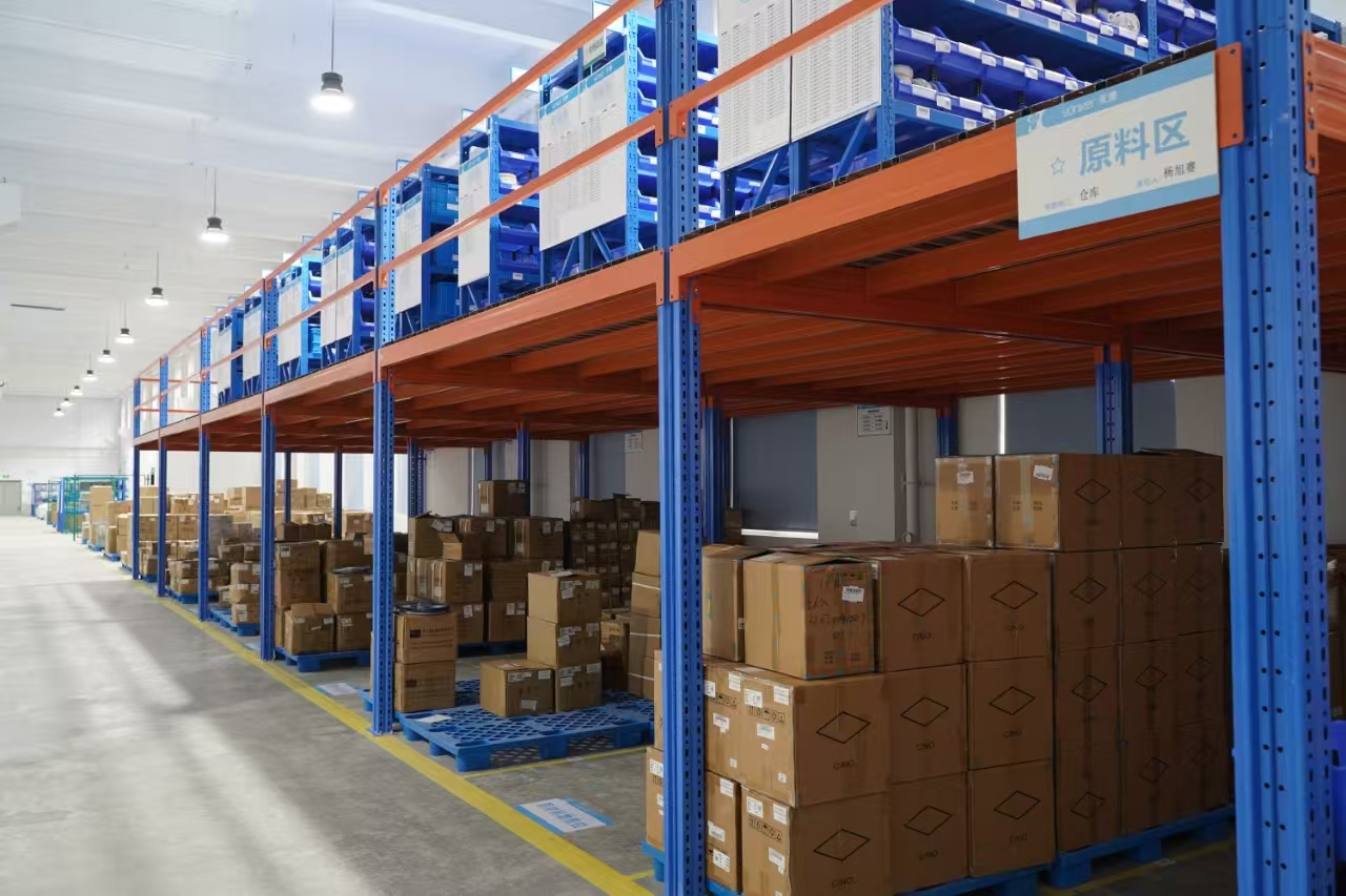 Organized warehousing and dependable supply for veterinary equipment orders worldwide.